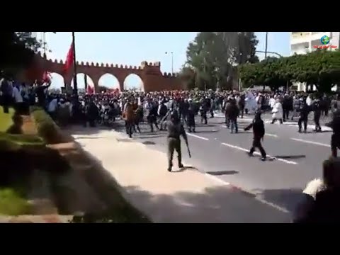 شاهدلحظة تفريق الأمن المغربي لمسيرة الأساتذة المتعاقدين في الرباط