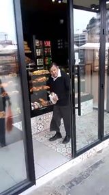 شاهد شبيه عبدالعزيز بوتفليقة يُشعل مواقع التواصل الاجتماعي