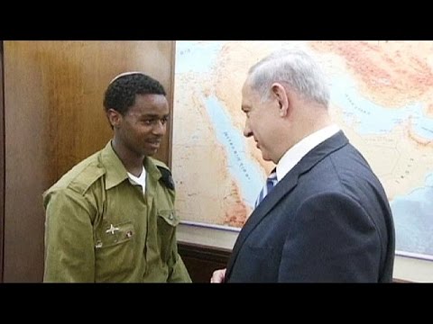 شاهد نتنياهو يستقبل الجندي الإسرائيلي أثيوبي الأصل