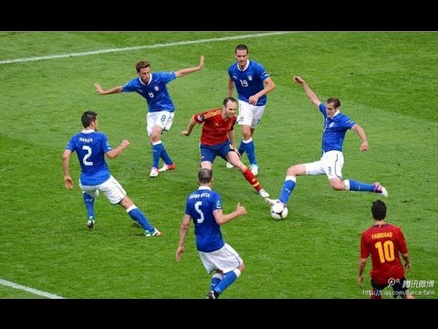 شاهد أجمل أهداف ولمسات الرسام إنييستا
