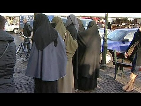 شاهد هولندا توافق على منع النقاب في الأماكن العامة
