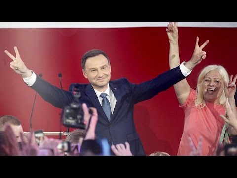 شاهد المحافظ أندجيه دودا يفوز بالانتخابات الرئاسية في بولندا