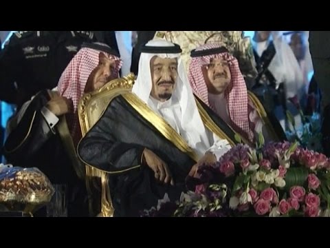 بالفيديو أهالي مكة يحتفلون بالعاهل السعودي الملك سلمان