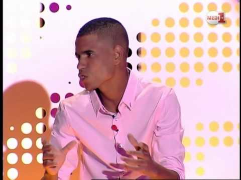 خالد الزَّبايل يُقدِّم سكيتش الشوافات على الهواء مباشرة