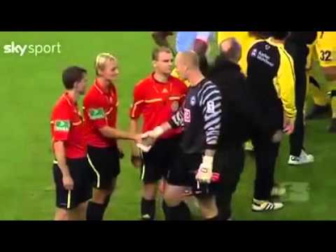 بالفيديو أطرف المواقف المحرجة للحكام النساء في الملاعب