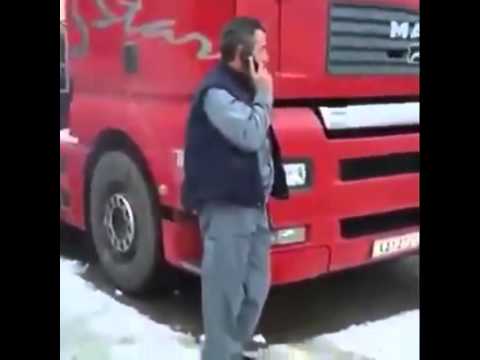 فيديو امرأة مُسِنَّة تنفذ مقلبًا مرعبًا في رجل