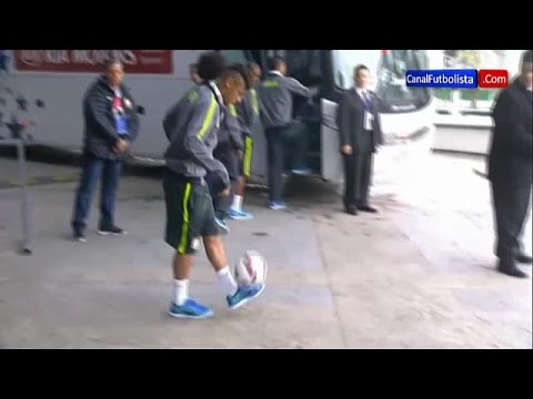 شاهد طفل ينجح في الحصول على توقيع نيمار
