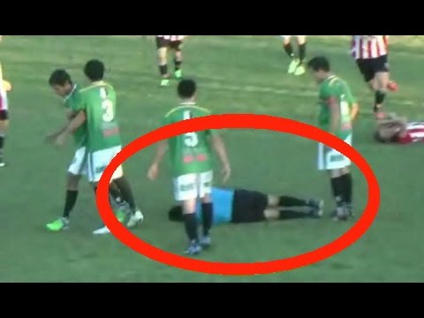 فيديو لاعب هاوي يُوجه لكمة قاتلة في وجه الحكم