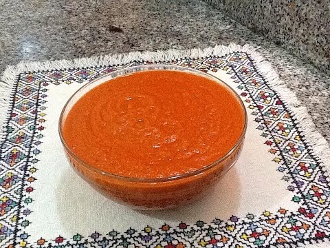 شاهد تحضير صلصة شهية للبيتزا والفطائر بكمية كبيرة