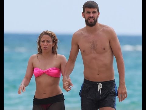شاهد بيكيه يتحول إلى مغنى من أجل شاكيرا