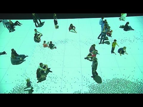 غلوبل معرض فني يمزج بين الفن، والعلوم