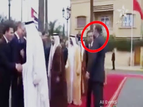 شاهد الملك محمد السادس ينبِّه الأمير مولاي رشيد أثناء البروتوكول