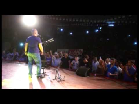 رابح عصمة يقدّم باقة من أجمل أغانيه وسط جمهوره