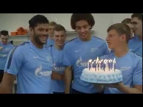 بالفيديو هالك يدمر كعكة عيد ميلاده