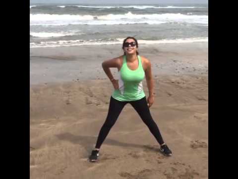 شاهد هدى سعد تتريّض على شاطئ البحر