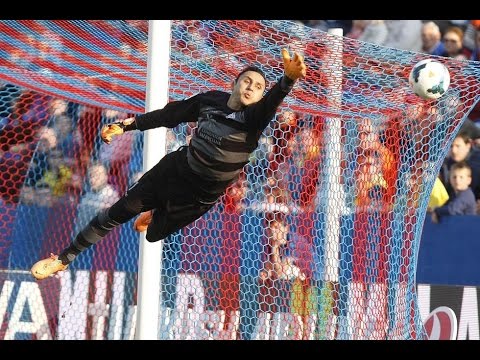 شاهد نافاس يطالب الريال بمعادلة راتبه بمانشستر يونايتد
