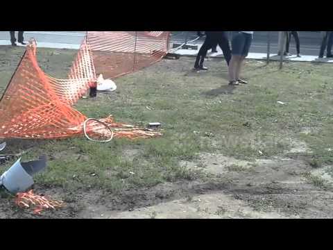 سيارة سباق تدخل وسط المتفرجين ولا تقتل منهم أحدًا