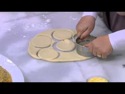 طريقة عمل فطائر بالسبانخ والجبنة