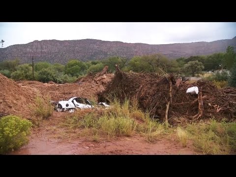 16 قتيلا بسبب الفيضانات والحرائق في أميركا