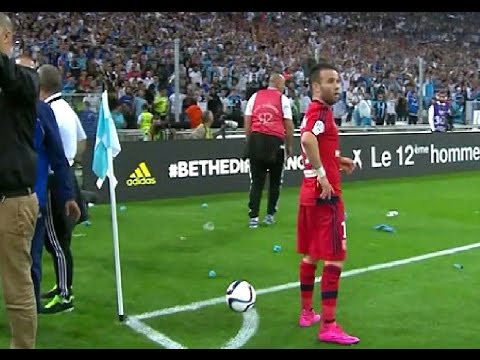 إيقاف مباراة مارسيليا وليون بسبب شغب الجماهير