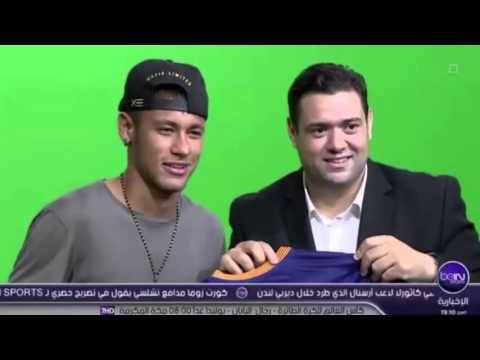 شاهد النجم البرازيلي نيمار يهدي قميصه للمغربي هاشم مستور