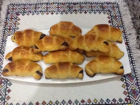 طريقة سهلة لتحضير كرواسة الهيلالية مورقة بالشوكولا