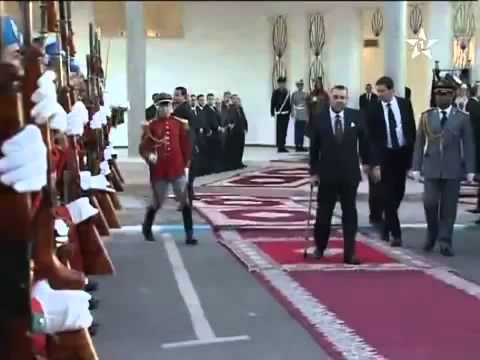 شاهد الملك محمد السادس يخالف البرتوكول