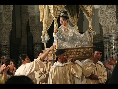 شاهد عروسة تسقط في حفل زفافها من على العمارية