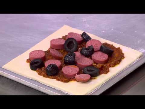 تعرفي علي طريقة عمل بيتزا باف باستري