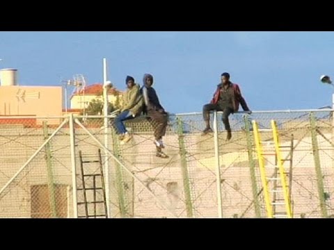 محاولة تسلق 600 مهاجر مغربي الحدود