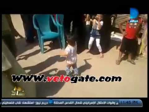 شاهد الإبراشي يعرض فيديو لطفلين يرقصان