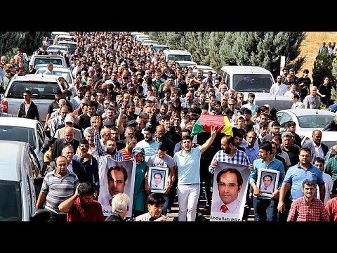 شاهد الحزب الحاكم في تركيا يدعو إلى التجمع ضد الإرهاب