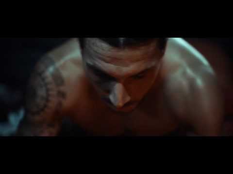 إبراهيموفيتش يحصد جائزة ذهبية لغناء النشيد الوطنى السويدي