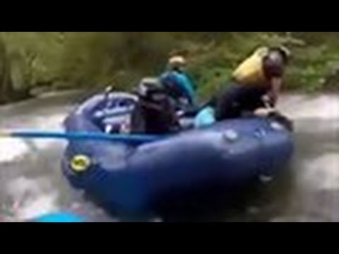 شاهد معركة بين شقيقتين في قارب الإنقاذ