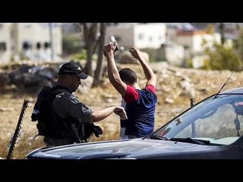 شاهد فلسطينيون يضرمون النار في قبر النبي يوسف