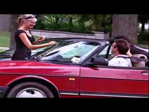 شاهد نقطة ضعف الرجل عندما ينظر إلى حسناء