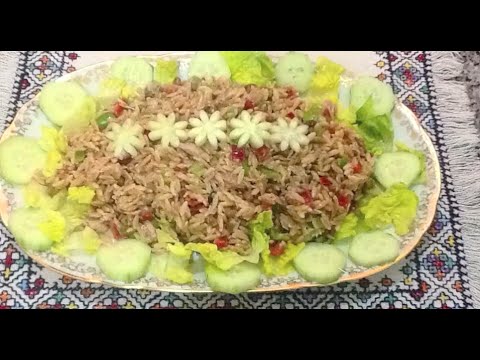 شاهد سلطة لذيذة ومنوعة تقدم كوجبة رئيسية