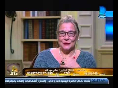 مها أبو عوف تقبل صلاح عبد الله على الهواء