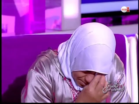 شاهد زوج يطرد زوجته من بيتها بعد 30 عامًا من الزواج