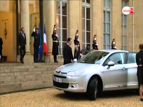 لحظة وصول الملك محمد السادس الي قصر الإليزيه