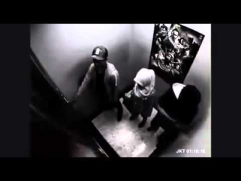 فتاة تلقن شابين “علقة سخنة” حاولا الاعتداء عليها