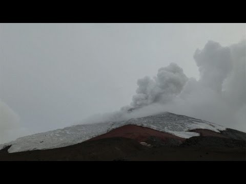شاهد مخاوف من ثوران بركان كوتوباكسي