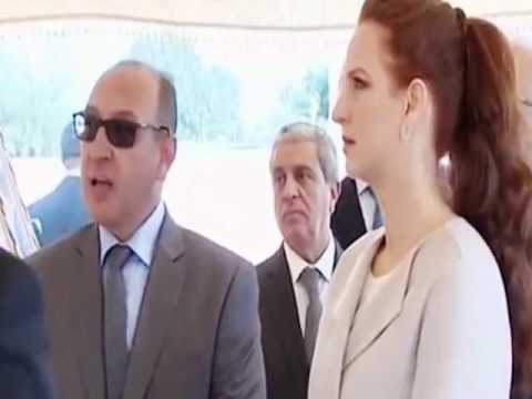 شاهد  كولونيل استحيى أن يقبل يد الأميرة لالة سلمة