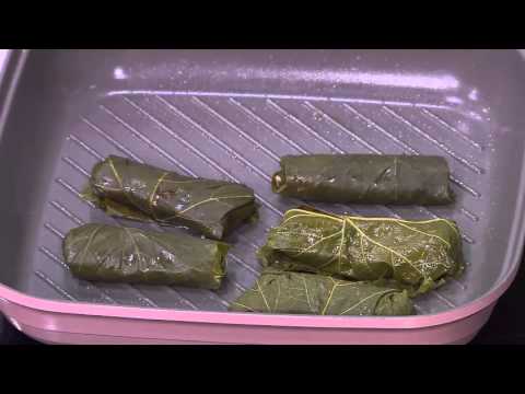 شاهد أرز بالأعشاب مع ورق عنب بالسالمون