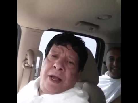 شعبان عبد الرحيم يغنى بملابس الإحرام فى السعودية