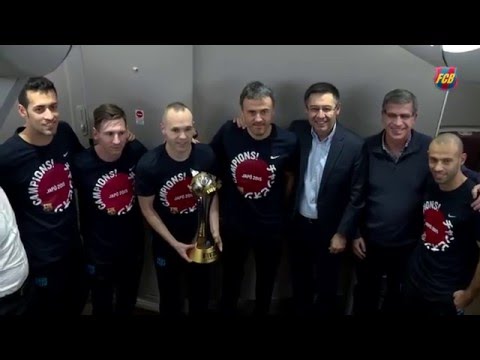 نجوم برشلونة يعودون “أبطالا للعالم”