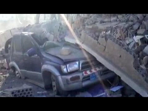 شاهد قتلى وجرحى جراء سقوط قذيفة على مستشفى في صعدة