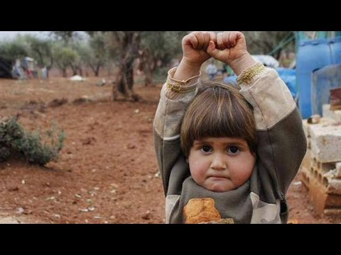 شاهد طفلة صغيرة تحتفل بطلاقها