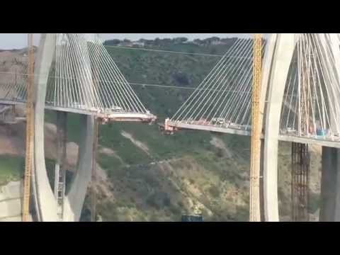 إنشاء أكبر جسر معلق في أفريقيا