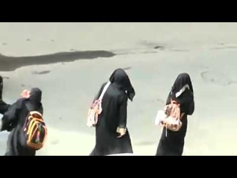 بالفيديو طالبات سعوديات يتصرفن بطريقة مُلفتة في الشارع